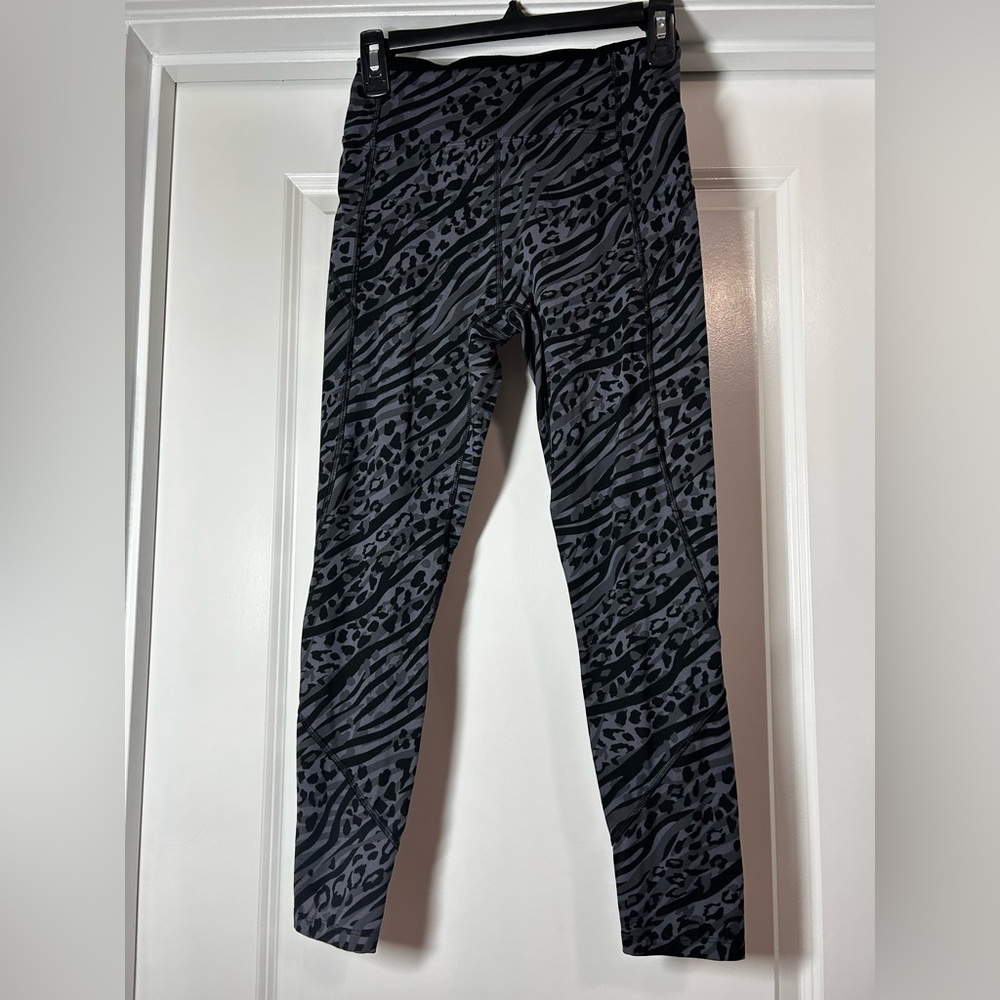 VS Pink Sport Black & Gray Cheetah Print Legging